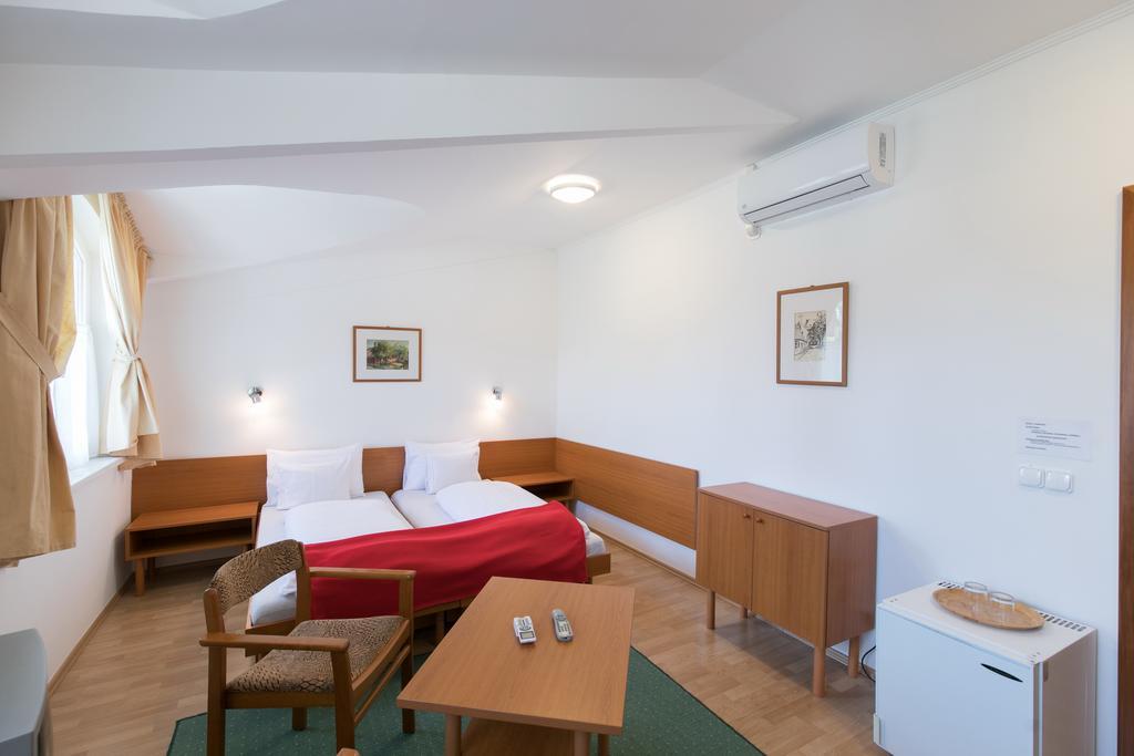Hello Balcsi Apartmanhaz Tihany Exterior photo